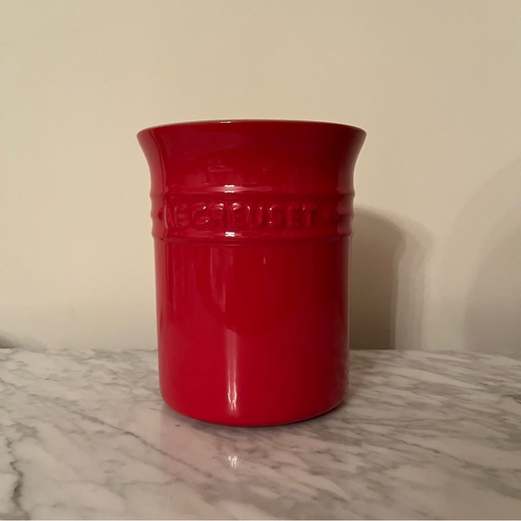 Le Creuset Utensil Crock Cherry Red 1.5QT - Picture 1 of 4
